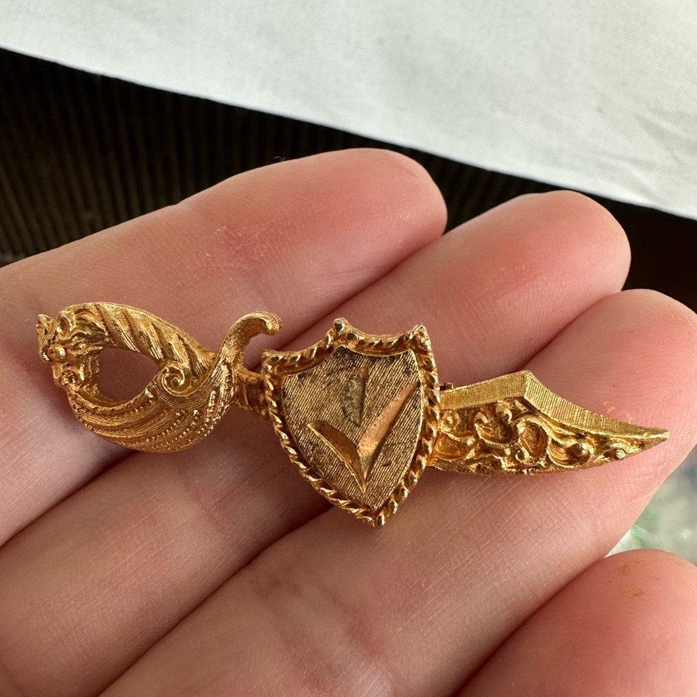 Vintage Shriner vibe goldtone brooch